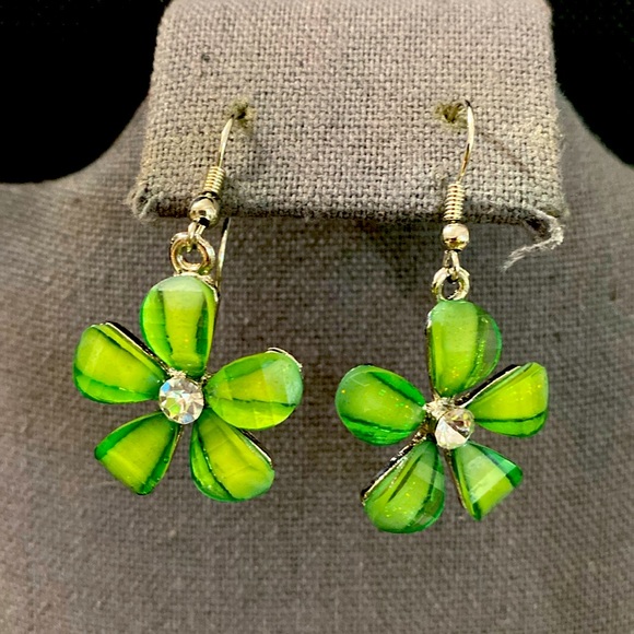 Vintage Small Shamrock Floral with center rhinestone dangling pierced earrings - Picture 3 of 5